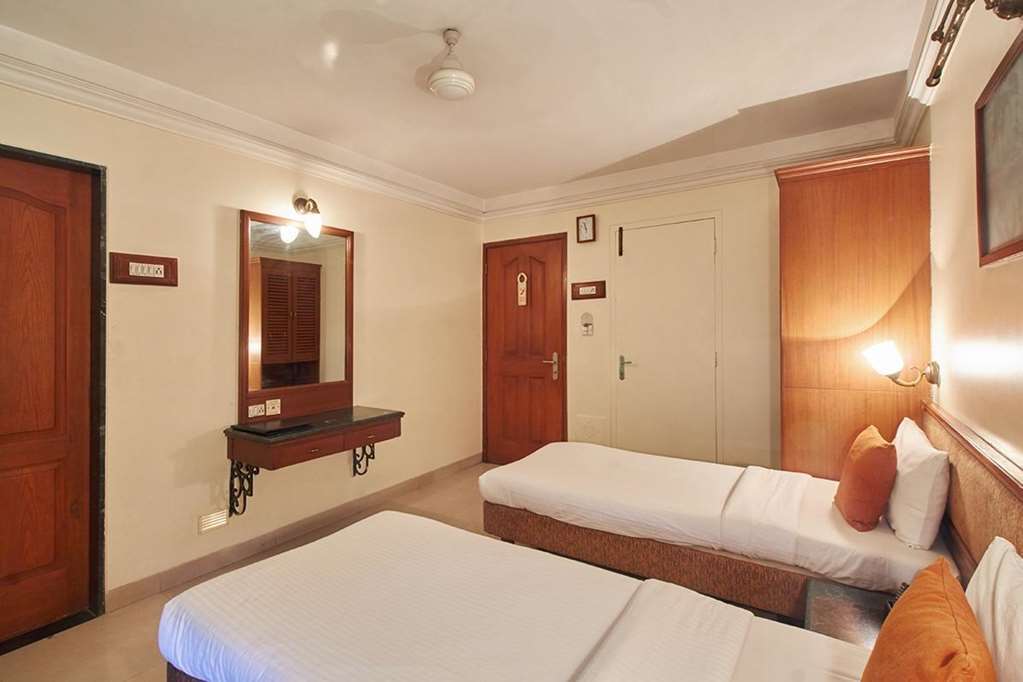 Hotel Srimaan Пюн Стая снимка
