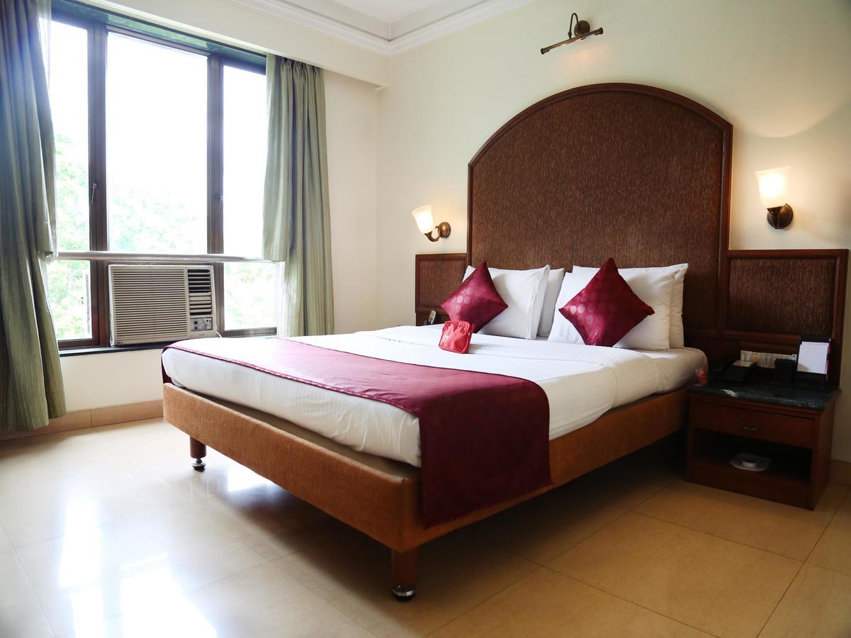 Hotel Srimaan Пюн Екстериор снимка