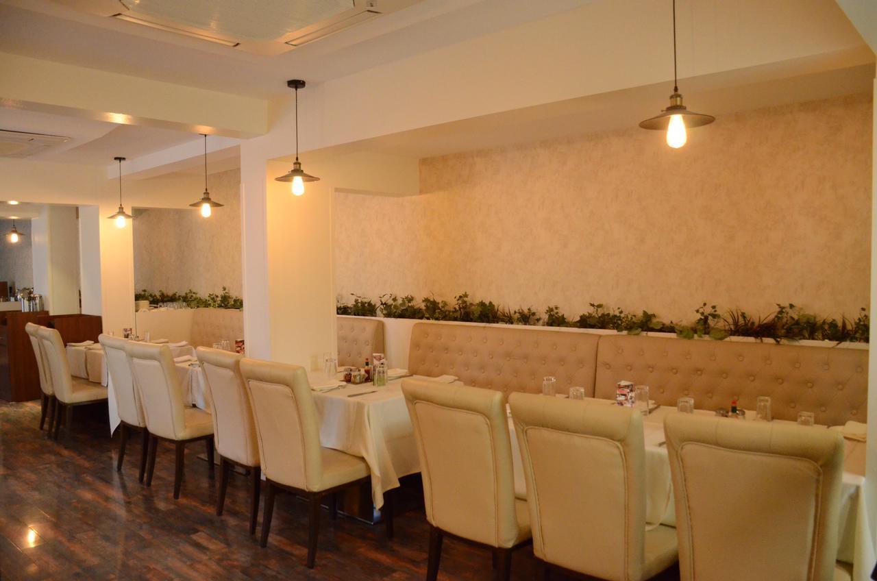 Hotel Srimaan Пюн Екстериор снимка