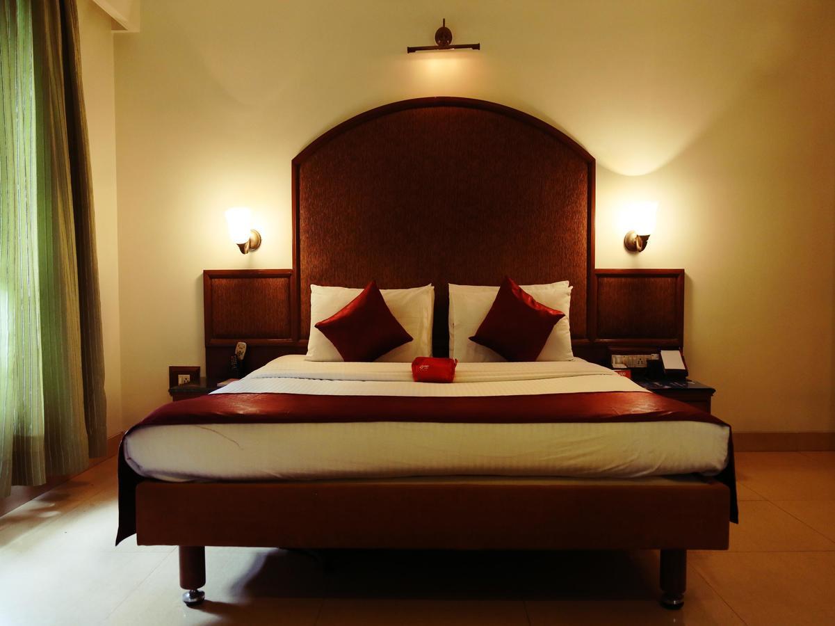 Hotel Srimaan Пюн Екстериор снимка