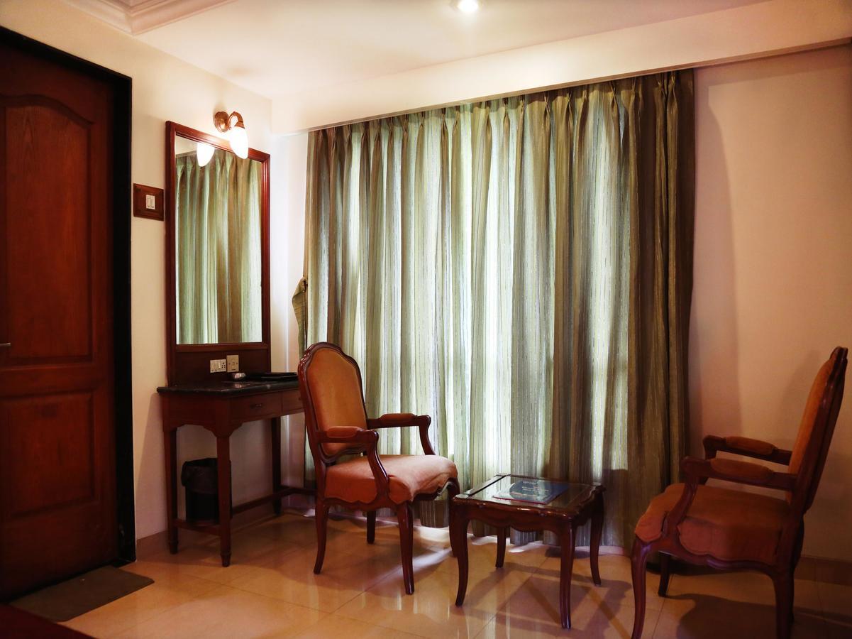 Hotel Srimaan Пюн Екстериор снимка