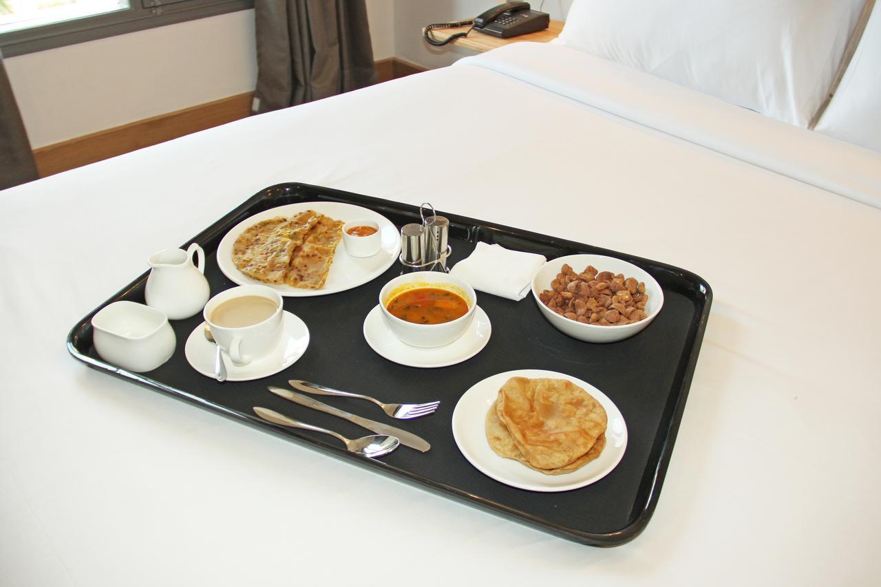 Hotel Srimaan Пюн Екстериор снимка
