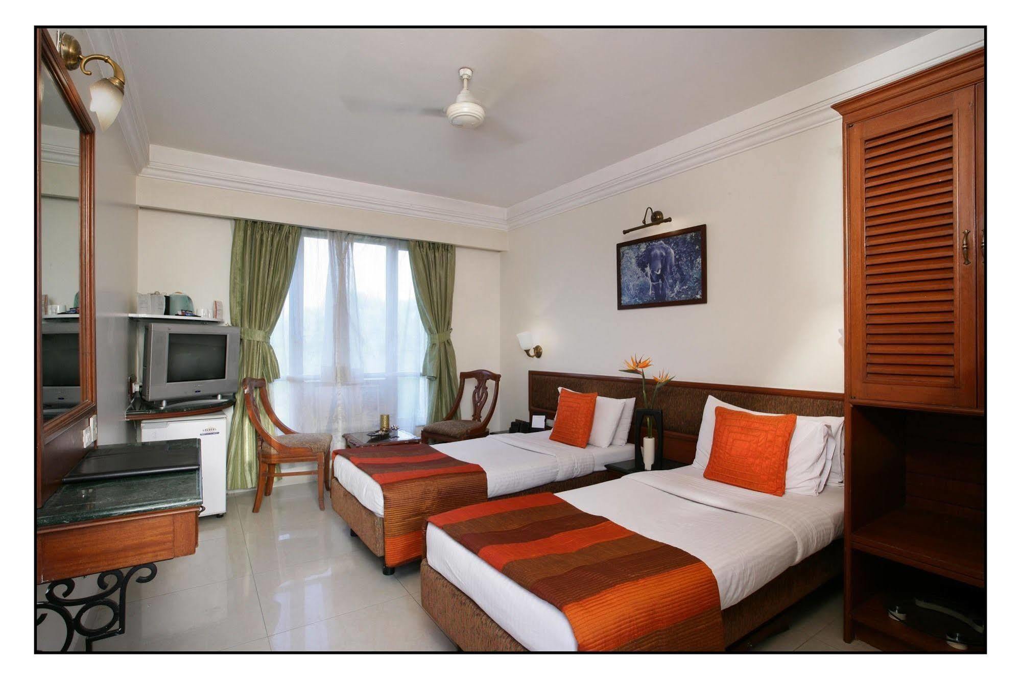 Hotel Srimaan Пюн Екстериор снимка