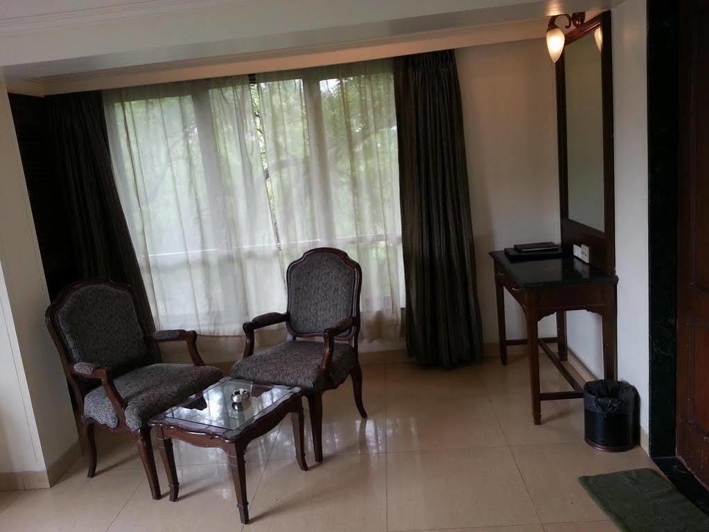 Hotel Srimaan Пюн Екстериор снимка